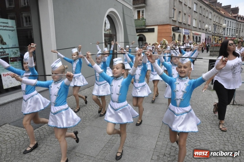 Zdjęcie w galerii na portalu naszraciborz.pl: Raciborski król kurkowy AD 2018 zasiadł na tronie i pozdrowił raciborzan  wiadomości z regionu