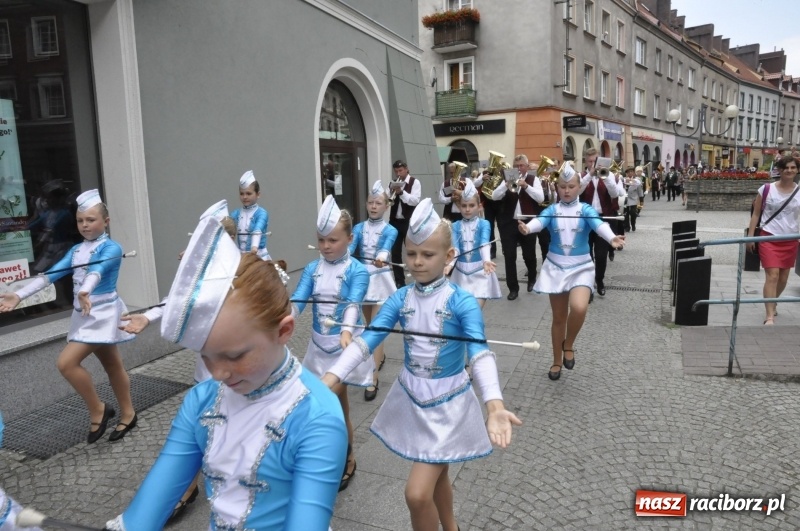 Zdjęcie w galerii na portalu naszraciborz.pl: Raciborski król kurkowy AD 2018 zasiadł na tronie i pozdrowił raciborzan  wiadomości z regionu