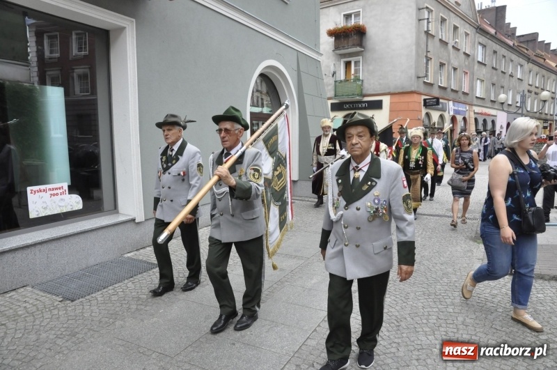 Zdjęcie w galerii na portalu naszraciborz.pl: Raciborski król kurkowy AD 2018 zasiadł na tronie i pozdrowił raciborzan  wiadomości z regionu