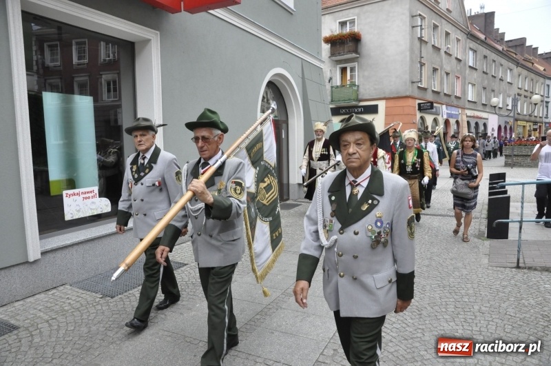 Zdjęcie w galerii na portalu naszraciborz.pl: Raciborski król kurkowy AD 2018 zasiadł na tronie i pozdrowił raciborzan  wiadomości z regionu
