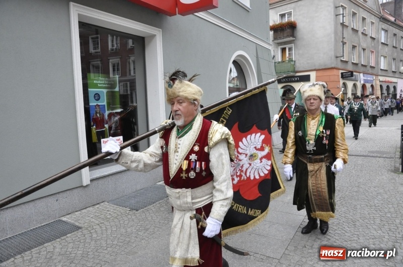 Zdjęcie w galerii na portalu naszraciborz.pl: Raciborski król kurkowy AD 2018 zasiadł na tronie i pozdrowił raciborzan  wiadomości z regionu