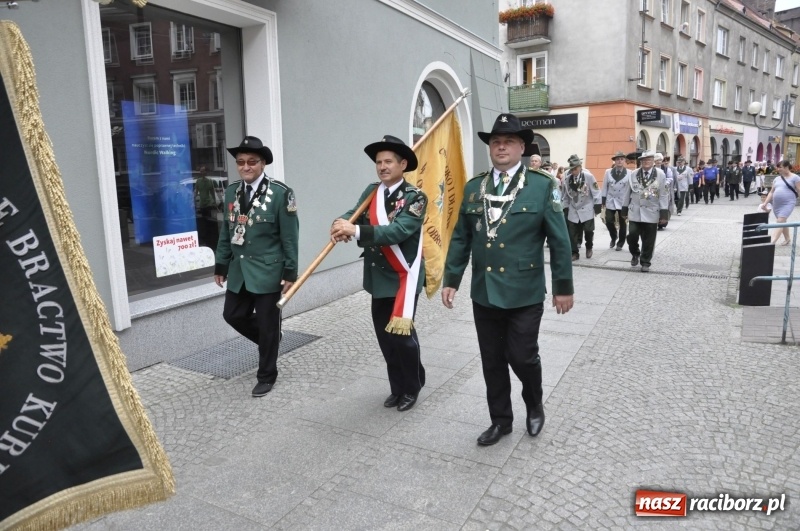 Zdjęcie w galerii na portalu naszraciborz.pl: Raciborski król kurkowy AD 2018 zasiadł na tronie i pozdrowił raciborzan  wiadomości z regionu