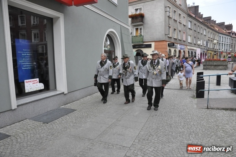 Zdjęcie w galerii na portalu naszraciborz.pl: Raciborski król kurkowy AD 2018 zasiadł na tronie i pozdrowił raciborzan  wiadomości z regionu