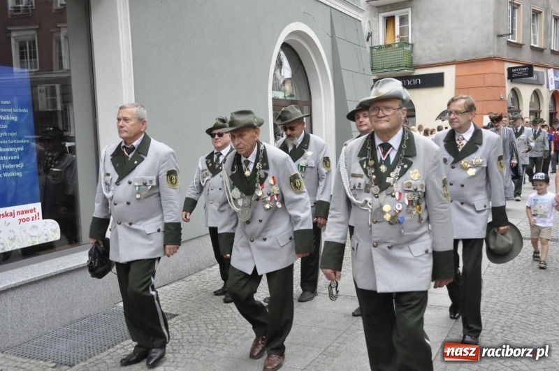 Zdjęcie w galerii na portalu naszraciborz.pl: Raciborski król kurkowy AD 2018 zasiadł na tronie i pozdrowił raciborzan  wiadomości z regionu