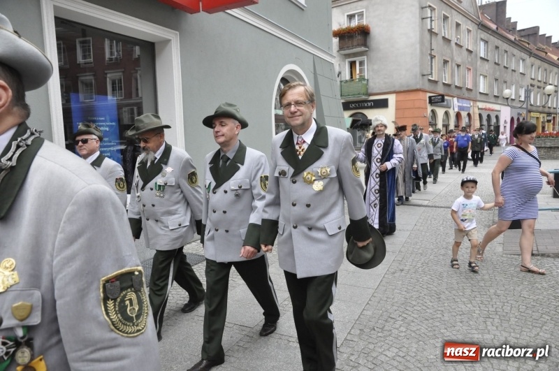 Zdjęcie w galerii na portalu naszraciborz.pl: Raciborski król kurkowy AD 2018 zasiadł na tronie i pozdrowił raciborzan  wiadomości z regionu