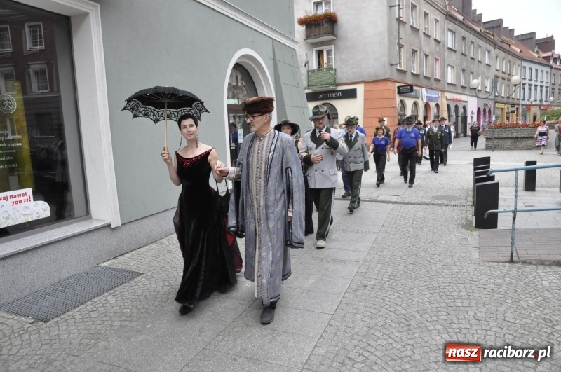 Zdjęcie w galerii na portalu naszraciborz.pl: Raciborski król kurkowy AD 2018 zasiadł na tronie i pozdrowił raciborzan  wiadomości z regionu