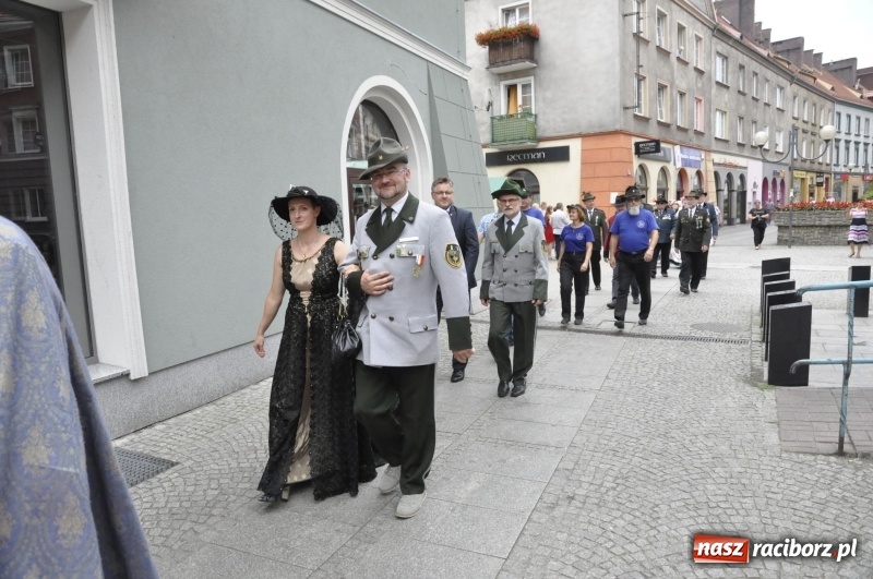 Zdjęcie w galerii na portalu naszraciborz.pl: Raciborski król kurkowy AD 2018 zasiadł na tronie i pozdrowił raciborzan  wiadomości z regionu