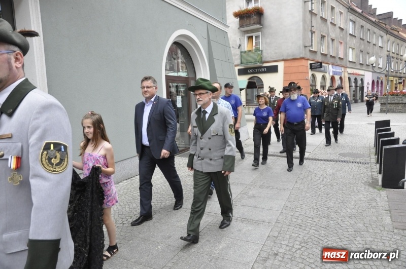 Zdjęcie w galerii na portalu naszraciborz.pl: Raciborski król kurkowy AD 2018 zasiadł na tronie i pozdrowił raciborzan  wiadomości z regionu