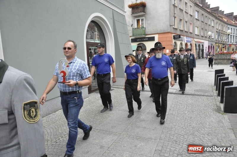 Zdjęcie w galerii na portalu naszraciborz.pl: Raciborski król kurkowy AD 2018 zasiadł na tronie i pozdrowił raciborzan  wiadomości z regionu