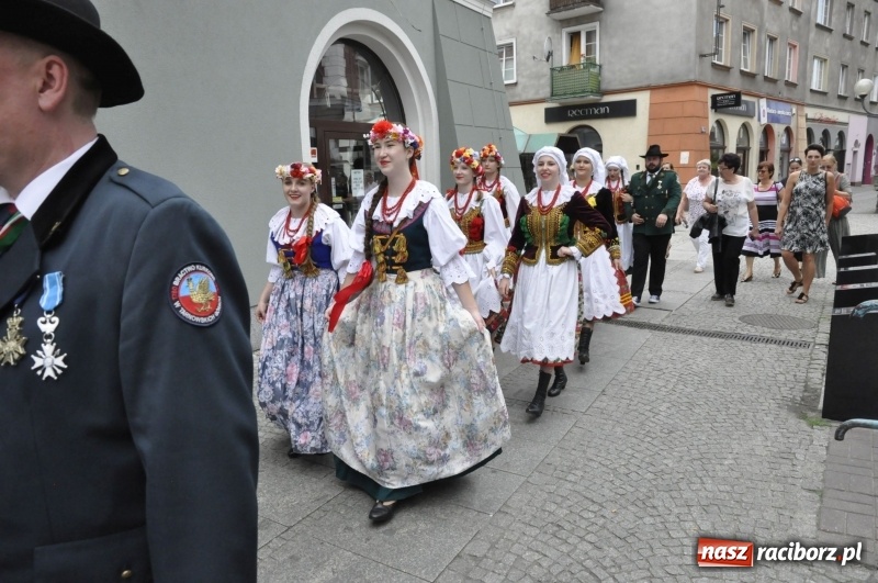 Zdjęcie w galerii na portalu naszraciborz.pl: Raciborski król kurkowy AD 2018 zasiadł na tronie i pozdrowił raciborzan  wiadomości z regionu