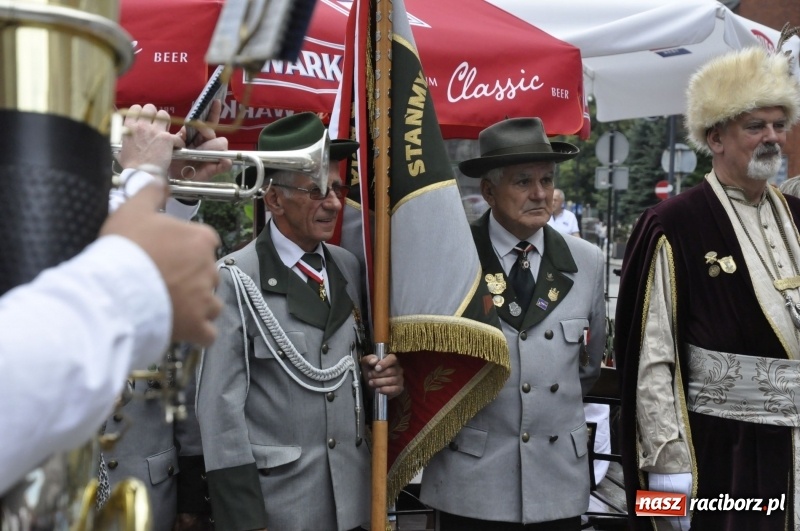 Zdjęcie w galerii na portalu naszraciborz.pl: Raciborski król kurkowy AD 2018 zasiadł na tronie i pozdrowił raciborzan  wiadomości z regionu