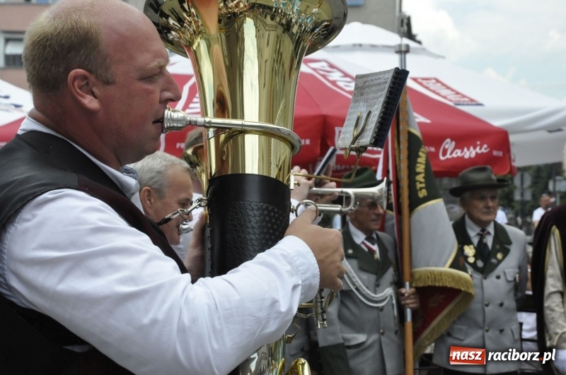 Zdjęcie w galerii na portalu naszraciborz.pl: Raciborski król kurkowy AD 2018 zasiadł na tronie i pozdrowił raciborzan  wiadomości z regionu