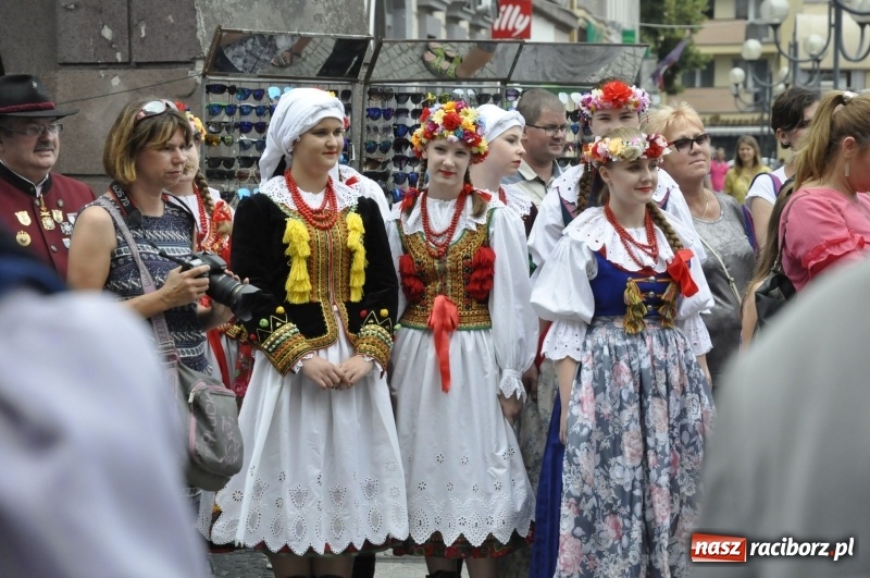 Zdjęcie w galerii na portalu naszraciborz.pl: Raciborski król kurkowy AD 2018 zasiadł na tronie i pozdrowił raciborzan  wiadomości z regionu