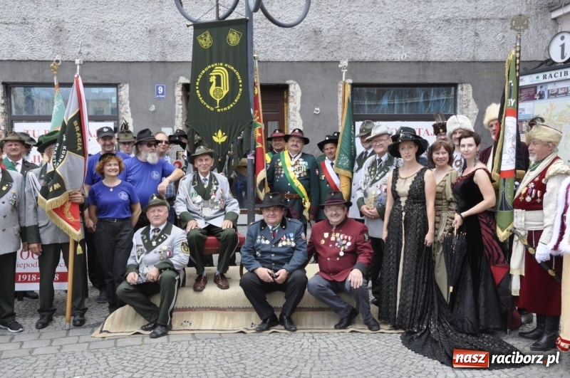 Zdjęcie w galerii na portalu naszraciborz.pl: Raciborski król kurkowy AD 2018 zasiadł na tronie i pozdrowił raciborzan  wiadomości z regionu