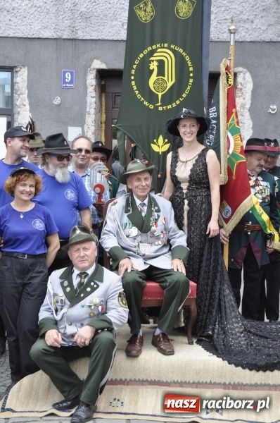Zdjęcie w galerii na portalu naszraciborz.pl: Raciborski król kurkowy AD 2018 zasiadł na tronie i pozdrowił raciborzan  wiadomości z regionu