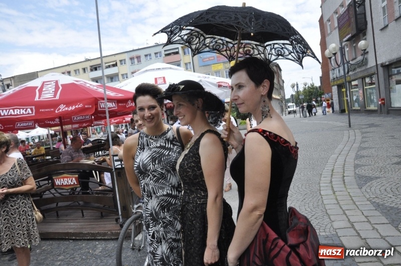 Zdjęcie w galerii na portalu naszraciborz.pl: Raciborski król kurkowy AD 2018 zasiadł na tronie i pozdrowił raciborzan  wiadomości z regionu