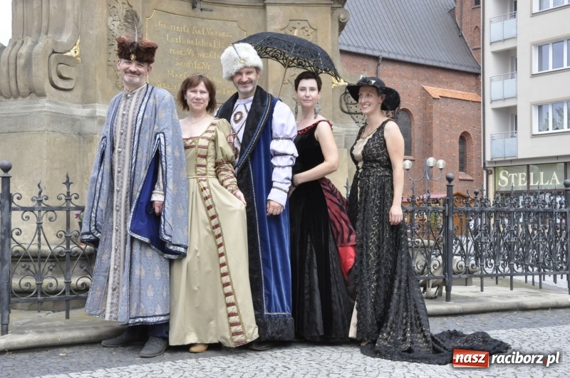 Zdjęcie w galerii na portalu naszraciborz.pl: Raciborski król kurkowy AD 2018 zasiadł na tronie i pozdrowił raciborzan  wiadomości z regionu