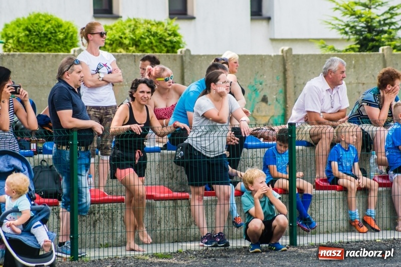 Zdjęcie w galerii na portalu naszraciborz.pl: Piłkarskie zmagania żaków młodszych podczas Tworków Cup 2018 wiadomości z regionu
