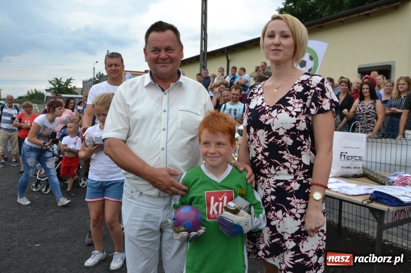 Zdjęcie w galerii na portalu naszraciborz.pl: Piłkarskie zmagania żaków młodszych podczas Tworków Cup 2018 wiadomości z regionu
