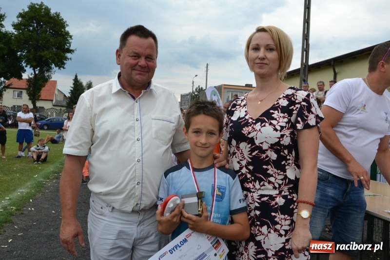 Zdjęcie w galerii na portalu naszraciborz.pl: Piłkarskie zmagania żaków młodszych podczas Tworków Cup 2018 wiadomości z regionu