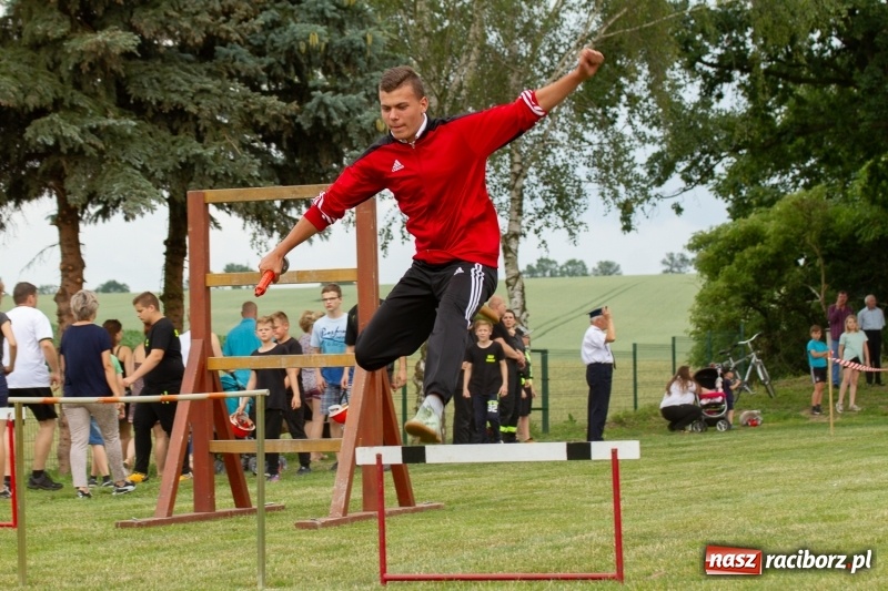 Zdjęcie w galerii na portalu naszraciborz.pl: Rudnik kontra Brzeźnica. Sztafeta zdecydowała o złocie. Brzeźnickie strażaczki najlepsze wiadomości z regionu