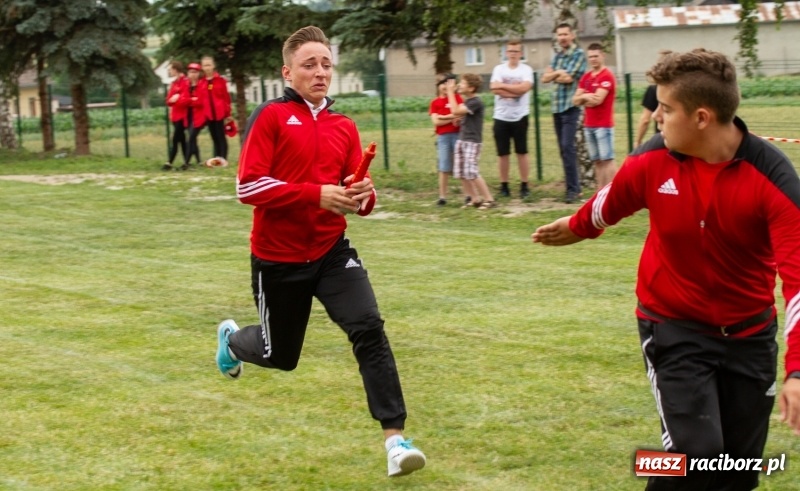 Zdjęcie w galerii na portalu naszraciborz.pl: Rudnik kontra Brzeźnica. Sztafeta zdecydowała o złocie. Brzeźnickie strażaczki najlepsze wiadomości z regionu