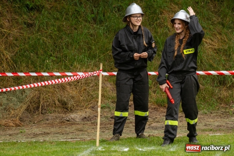Zdjęcie w galerii na portalu naszraciborz.pl: Rudnik kontra Brzeźnica. Sztafeta zdecydowała o złocie. Brzeźnickie strażaczki najlepsze wiadomości z regionu
