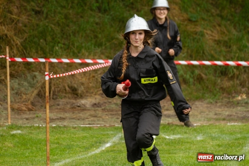 Zdjęcie w galerii na portalu naszraciborz.pl: Rudnik kontra Brzeźnica. Sztafeta zdecydowała o złocie. Brzeźnickie strażaczki najlepsze wiadomości z regionu