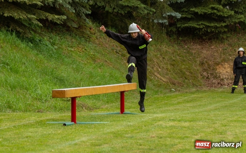 Zdjęcie w galerii na portalu naszraciborz.pl: Rudnik kontra Brzeźnica. Sztafeta zdecydowała o złocie. Brzeźnickie strażaczki najlepsze wiadomości z regionu
