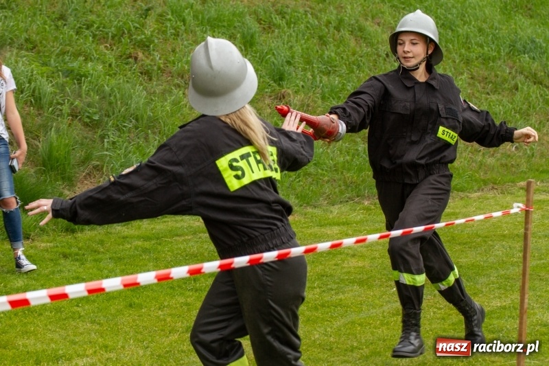 Zdjęcie w galerii na portalu naszraciborz.pl: Rudnik kontra Brzeźnica. Sztafeta zdecydowała o złocie. Brzeźnickie strażaczki najlepsze wiadomości z regionu