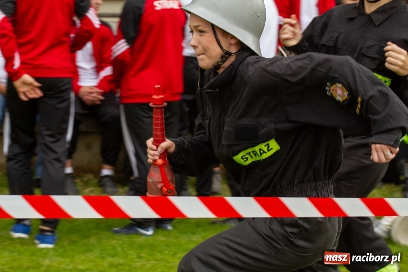 Zdjęcie w galerii na portalu naszraciborz.pl: Rudnik kontra Brzeźnica. Sztafeta zdecydowała o złocie. Brzeźnickie strażaczki najlepsze wiadomości z regionu