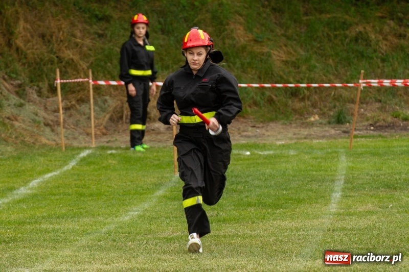 Zdjęcie w galerii na portalu naszraciborz.pl: Rudnik kontra Brzeźnica. Sztafeta zdecydowała o złocie. Brzeźnickie strażaczki najlepsze wiadomości z regionu