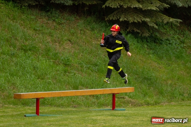 Zdjęcie w galerii na portalu naszraciborz.pl: Rudnik kontra Brzeźnica. Sztafeta zdecydowała o złocie. Brzeźnickie strażaczki najlepsze wiadomości z regionu