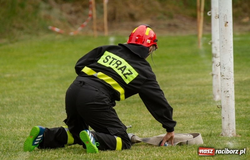 Zdjęcie w galerii na portalu naszraciborz.pl: Rudnik kontra Brzeźnica. Sztafeta zdecydowała o złocie. Brzeźnickie strażaczki najlepsze wiadomości z regionu