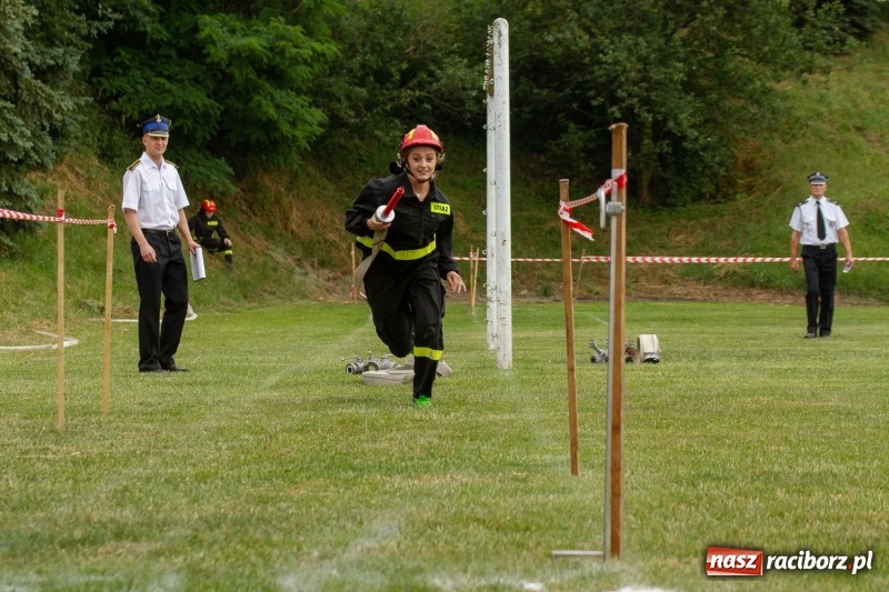 Zdjęcie w galerii na portalu naszraciborz.pl: Rudnik kontra Brzeźnica. Sztafeta zdecydowała o złocie. Brzeźnickie strażaczki najlepsze wiadomości z regionu