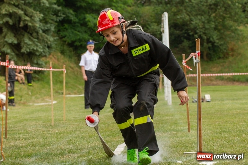 Zdjęcie w galerii na portalu naszraciborz.pl: Rudnik kontra Brzeźnica. Sztafeta zdecydowała o złocie. Brzeźnickie strażaczki najlepsze wiadomości z regionu