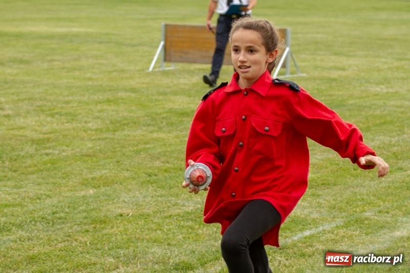 Zdjęcie w galerii na portalu naszraciborz.pl: Rudnik kontra Brzeźnica. Sztafeta zdecydowała o złocie. Brzeźnickie strażaczki najlepsze wiadomości z regionu