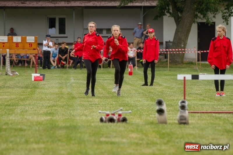 Zdjęcie w galerii na portalu naszraciborz.pl: Rudnik kontra Brzeźnica. Sztafeta zdecydowała o złocie. Brzeźnickie strażaczki najlepsze wiadomości z regionu