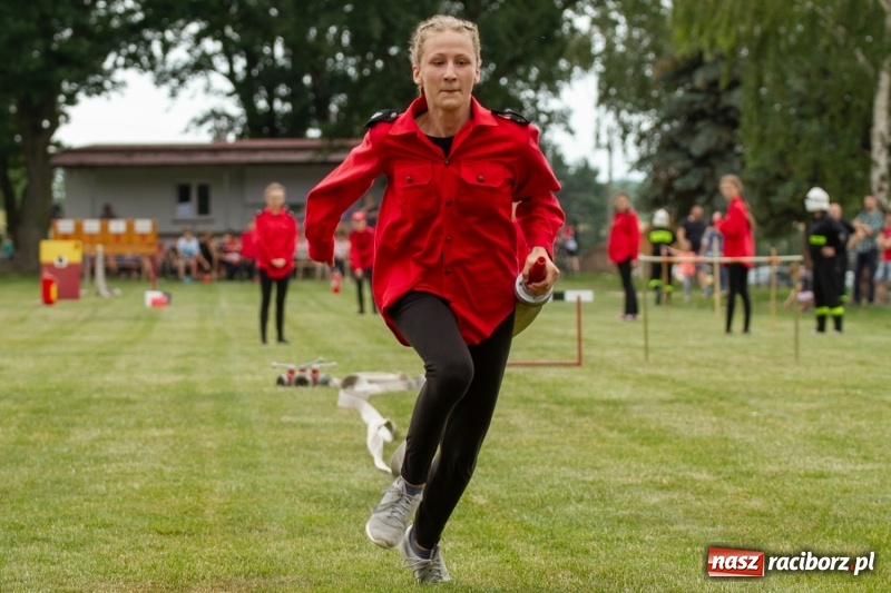Zdjęcie w galerii na portalu naszraciborz.pl: Rudnik kontra Brzeźnica. Sztafeta zdecydowała o złocie. Brzeźnickie strażaczki najlepsze wiadomości z regionu