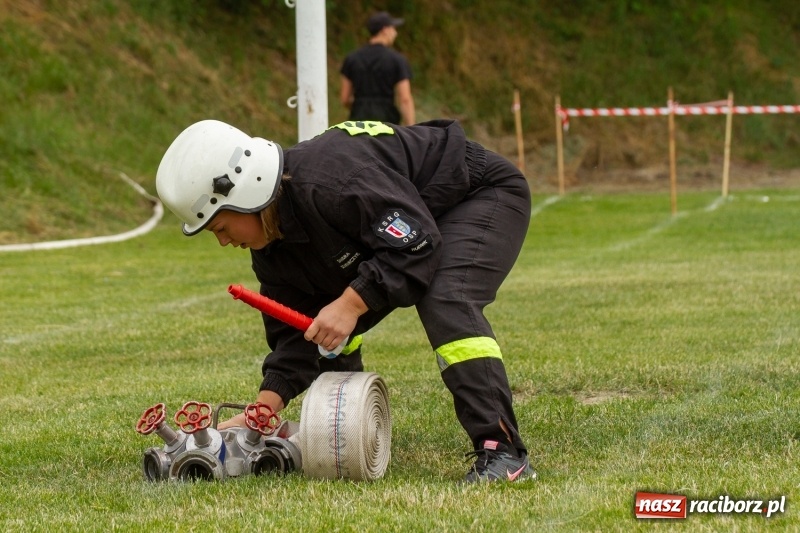Zdjęcie w galerii na portalu naszraciborz.pl: Rudnik kontra Brzeźnica. Sztafeta zdecydowała o złocie. Brzeźnickie strażaczki najlepsze wiadomości z regionu