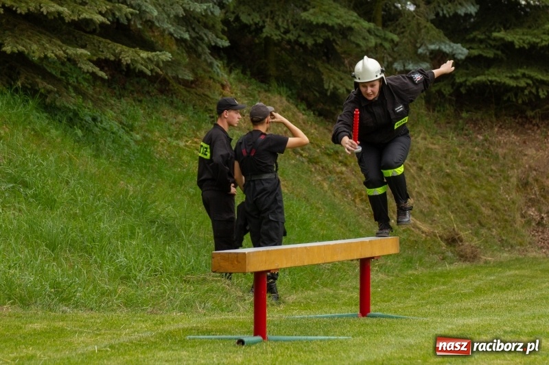 Zdjęcie w galerii na portalu naszraciborz.pl: Rudnik kontra Brzeźnica. Sztafeta zdecydowała o złocie. Brzeźnickie strażaczki najlepsze wiadomości z regionu
