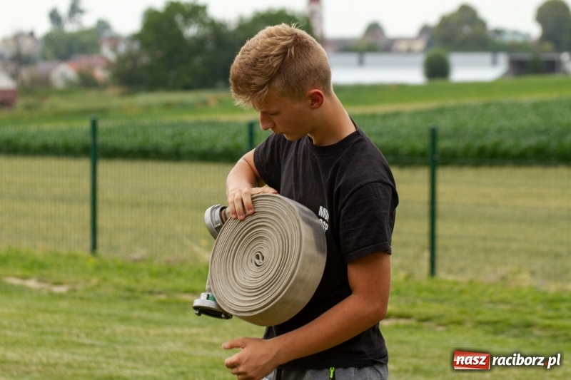 Zdjęcie w galerii na portalu naszraciborz.pl: Rudnik kontra Brzeźnica. Sztafeta zdecydowała o złocie. Brzeźnickie strażaczki najlepsze wiadomości z regionu