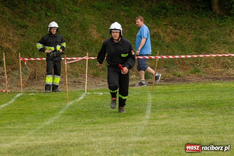 Zdjęcie w galerii na portalu naszraciborz.pl: Rudnik kontra Brzeźnica. Sztafeta zdecydowała o złocie. Brzeźnickie strażaczki najlepsze wiadomości z regionu