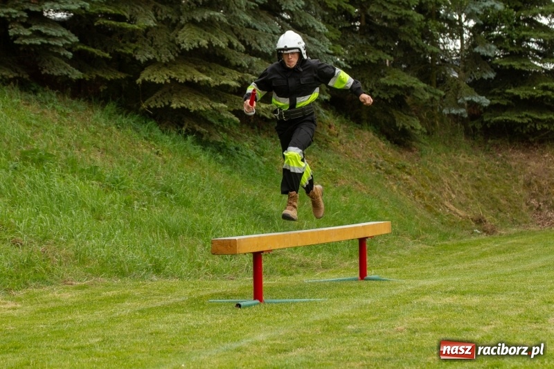 Zdjęcie w galerii na portalu naszraciborz.pl: Rudnik kontra Brzeźnica. Sztafeta zdecydowała o złocie. Brzeźnickie strażaczki najlepsze wiadomości z regionu