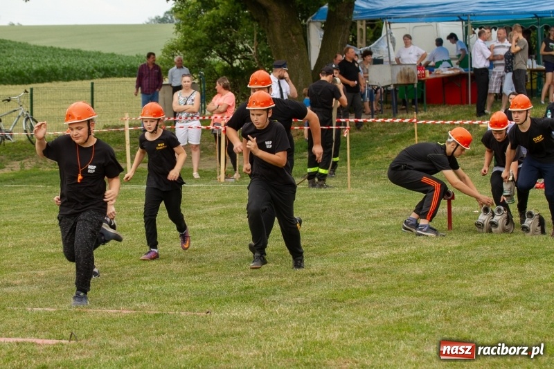 Zdjęcie w galerii na portalu naszraciborz.pl: Rudnik kontra Brzeźnica. Sztafeta zdecydowała o złocie. Brzeźnickie strażaczki najlepsze wiadomości z regionu