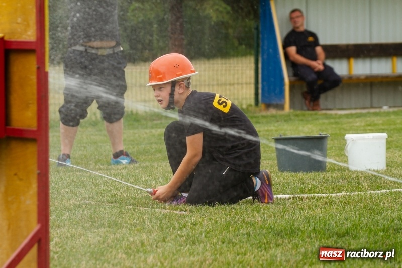Zdjęcie w galerii na portalu naszraciborz.pl: Rudnik kontra Brzeźnica. Sztafeta zdecydowała o złocie. Brzeźnickie strażaczki najlepsze wiadomości z regionu
