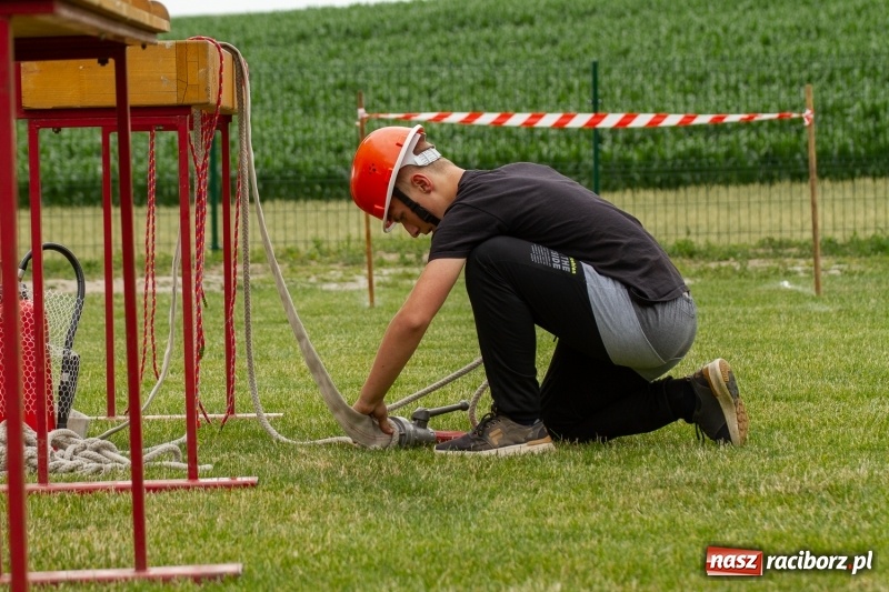 Zdjęcie w galerii na portalu naszraciborz.pl: Rudnik kontra Brzeźnica. Sztafeta zdecydowała o złocie. Brzeźnickie strażaczki najlepsze wiadomości z regionu