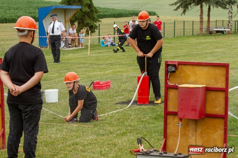 Zdjęcie w galerii na portalu naszraciborz.pl: Rudnik kontra Brzeźnica. Sztafeta zdecydowała o złocie. Brzeźnickie strażaczki najlepsze wiadomości z regionu