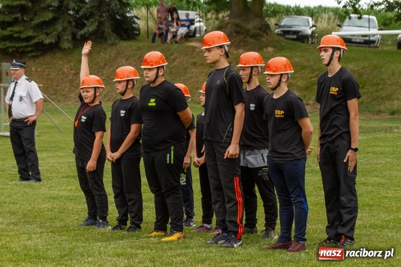 Zdjęcie w galerii na portalu naszraciborz.pl: Rudnik kontra Brzeźnica. Sztafeta zdecydowała o złocie. Brzeźnickie strażaczki najlepsze wiadomości z regionu