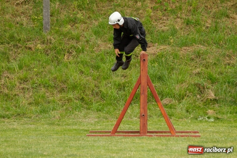 Zdjęcie w galerii na portalu naszraciborz.pl: Rudnik kontra Brzeźnica. Sztafeta zdecydowała o złocie. Brzeźnickie strażaczki najlepsze wiadomości z regionu
